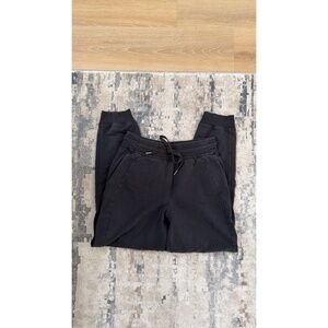 Lululemon women’s black tapered ankle sweatpants